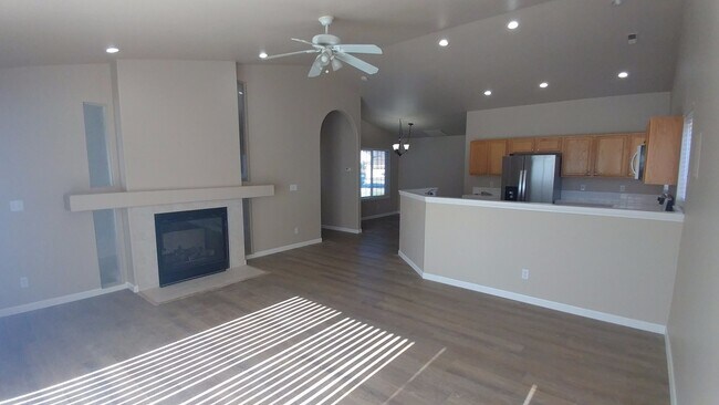 Building Photo - Stylish 3-Bedroom in Prime West Richland L...