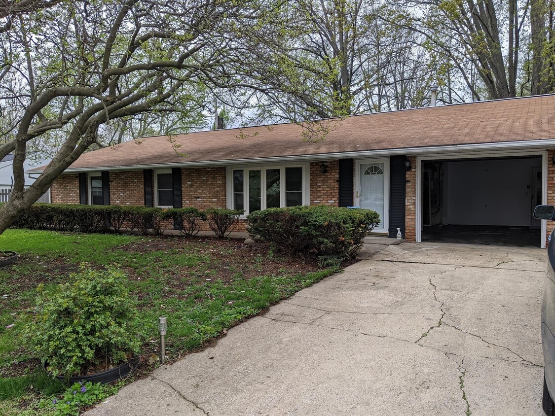 2506 W William St, Champaign, IL 61821 House Rental in Champaign, IL