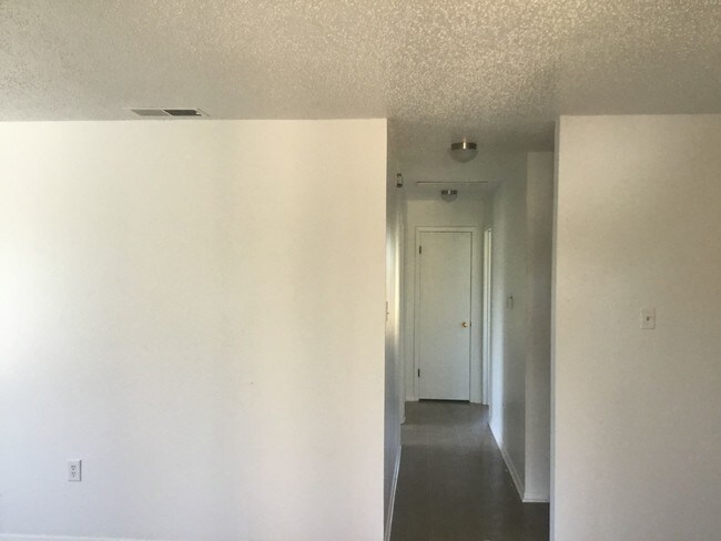 Building Photo - 2201 W Modelle Ave