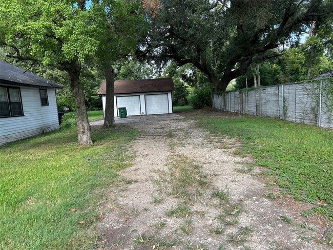 Building Photo - 5605 Lavender St