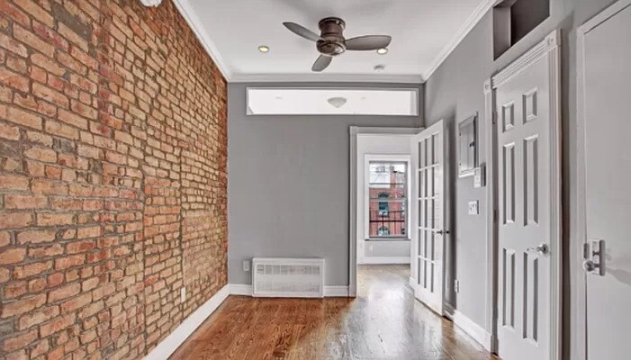 Building Photo - 521 E 5th St