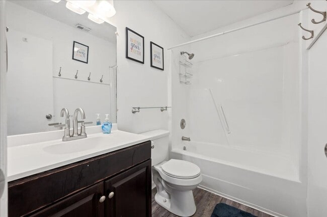 Building Photo - 2-Bedroom, 1-Bathroom Home in Savannah, GA