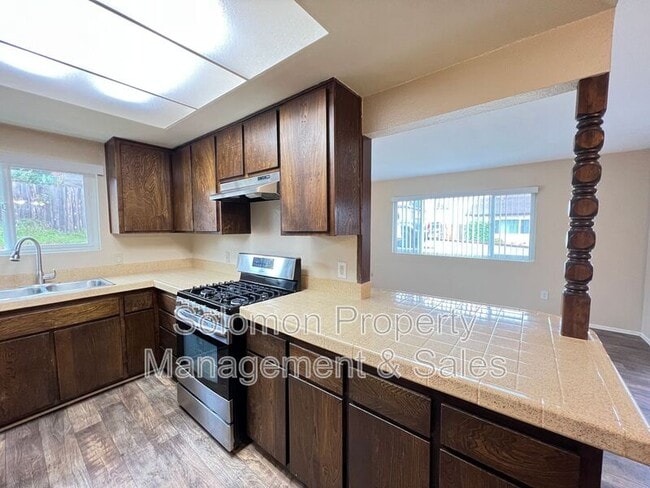 Building Photo - 1008 Santa Fe Dr