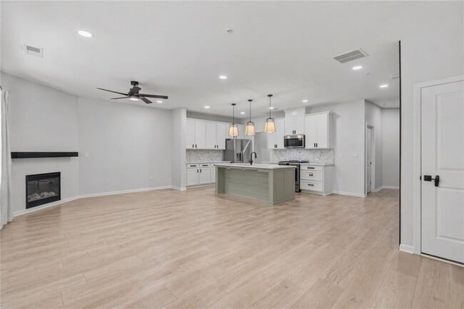 Building Photo - 1339 Endicott Ct