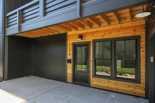 Photo - 1110 Greenleaf Ave Townhome