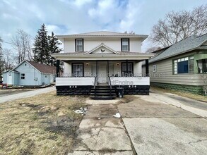 Building Photo - 836 W Grand Ave