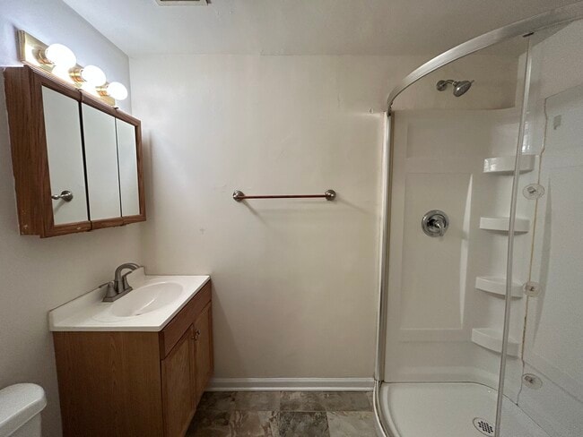 Building Photo - 2554 W Eastwood Ave