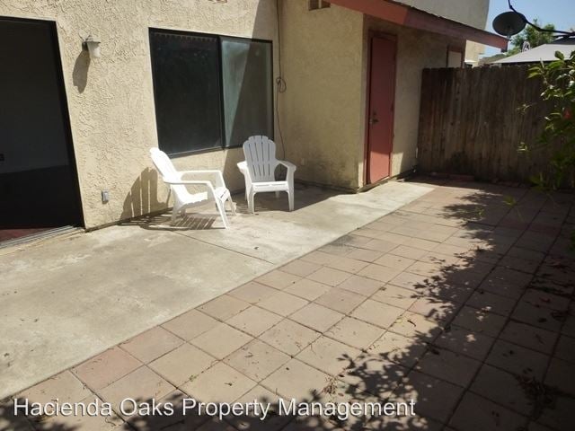 Building Photo - 635 E Newlove Dr
