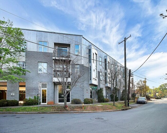 Building Photo - Industrial Corner 2BD/2BA Condo at Steelhaus in Plaza Midwood!