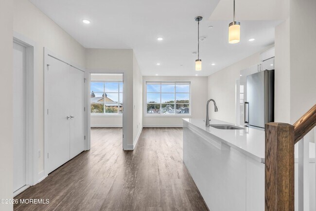 Foto del edificio - 521 Lakeview Ave