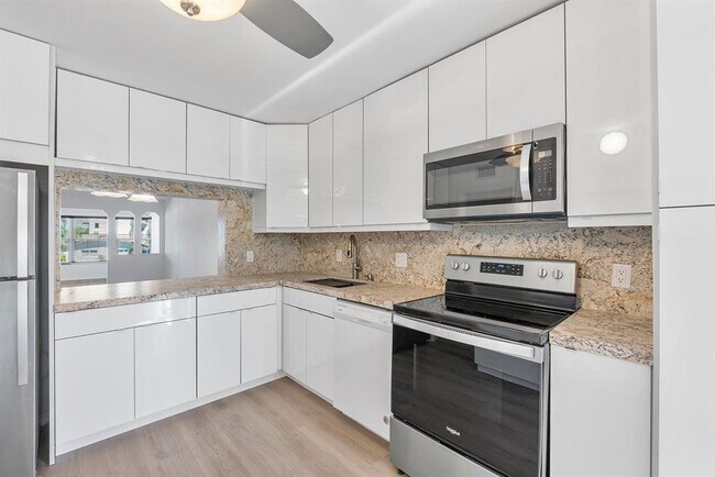 Foto del edificio - 3111 NE 51st St