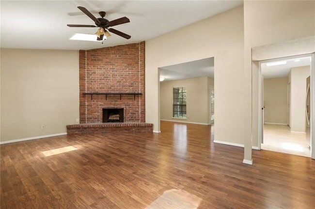 Photo - 3800 Hackberry Ln House