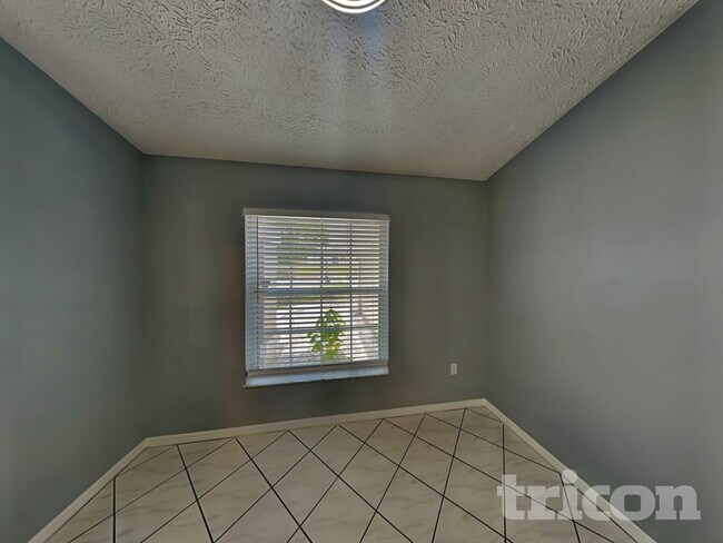 Foto del edificio - 7028 Covewood Dr