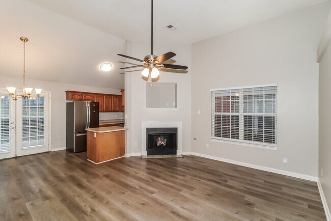 Foto del edificio - 2731 Maggie Woods Pl