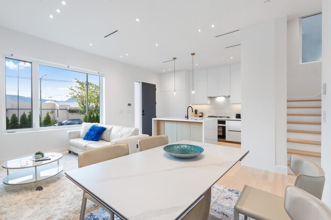 Photo du bâtiment - 4084 W 10th Ave