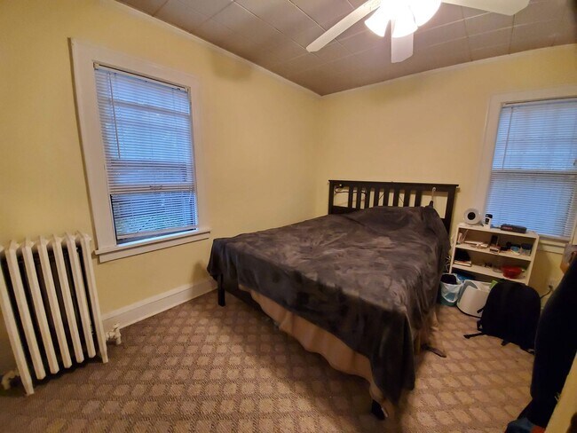 Foto del edificio - 1451 St Clair Ave Classic Up & Down Duplex...