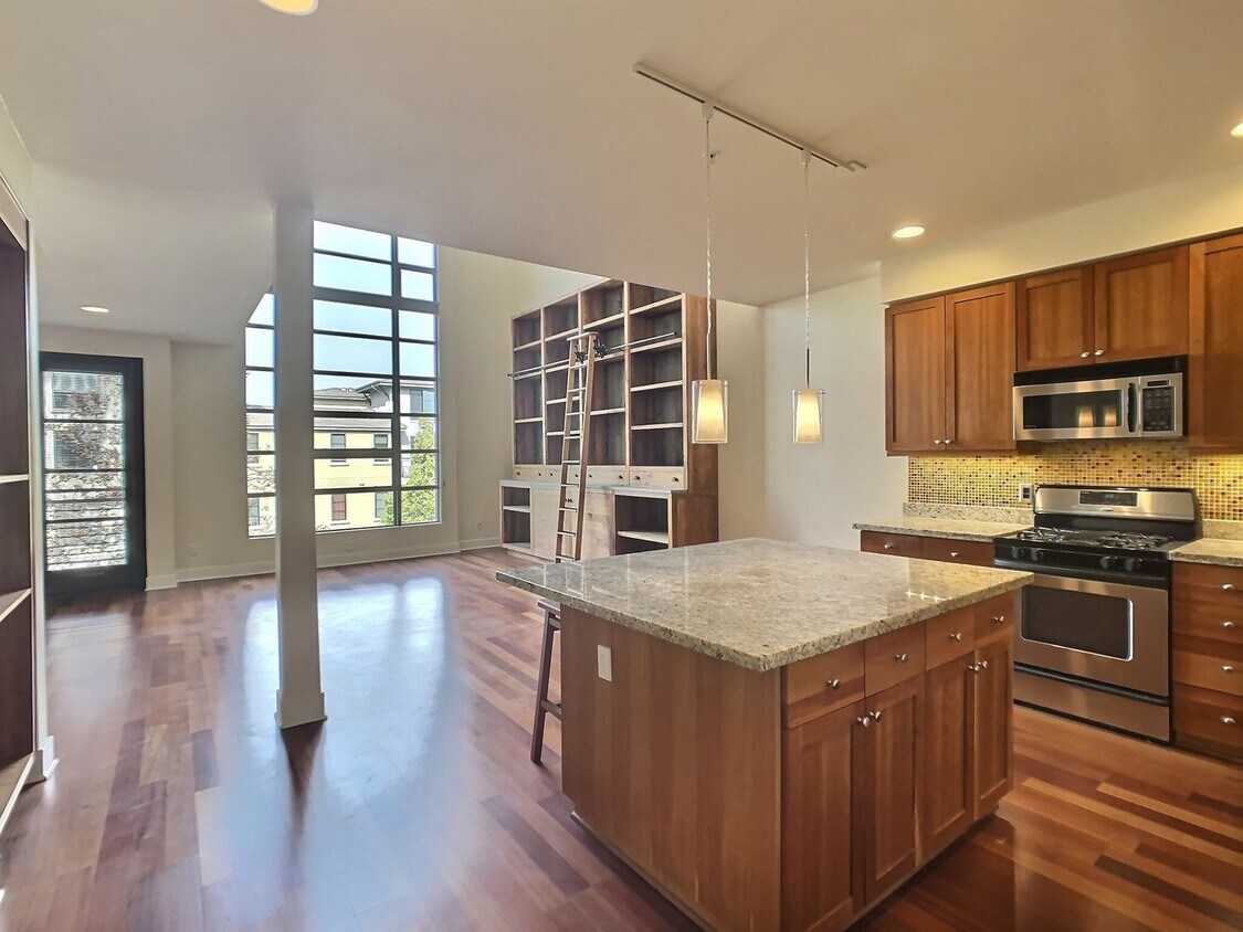 Foto principal - BRIGHT, SPACIOUS 1BD/1.5BA LOFT IN JAPANTOWN - DOWNTOWN SAN JOSE