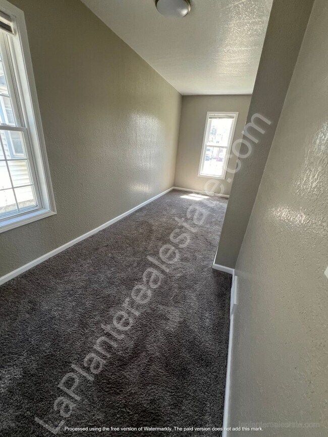 Foto del edificio - Welcome to this cozy 2 bedroom, 1 bathroom...