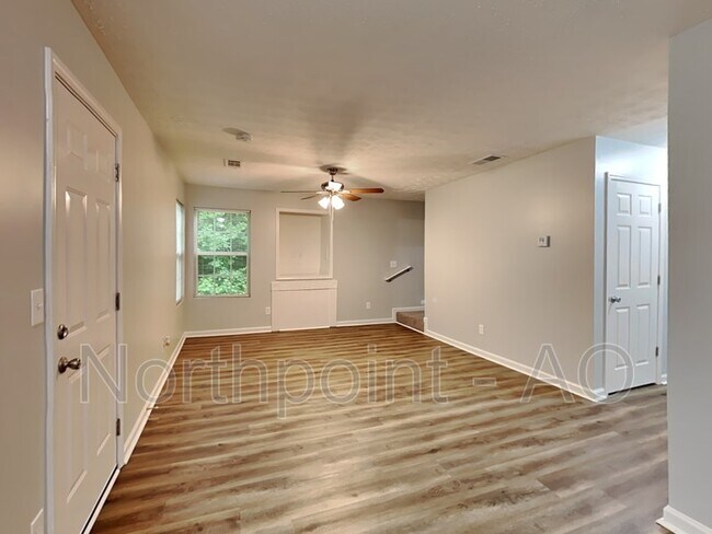 Building Photo - 130 Railside Dr