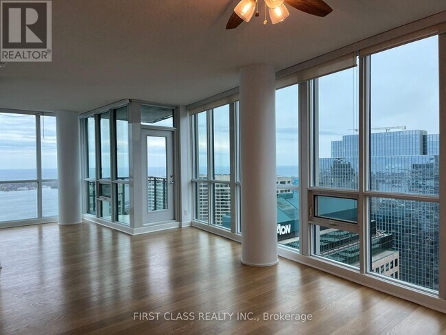 Building Photo - 33 Bay St.