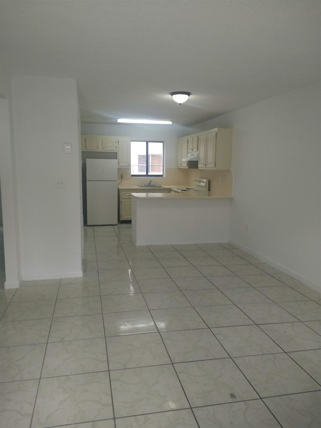 Foto principal - 6141 W 22nd Ct