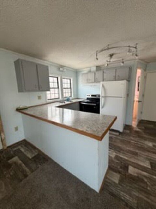 Building Photo - 7670 E 280 N