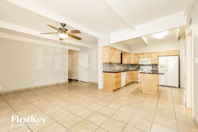 Building Photo - 2028 W Schell Dr