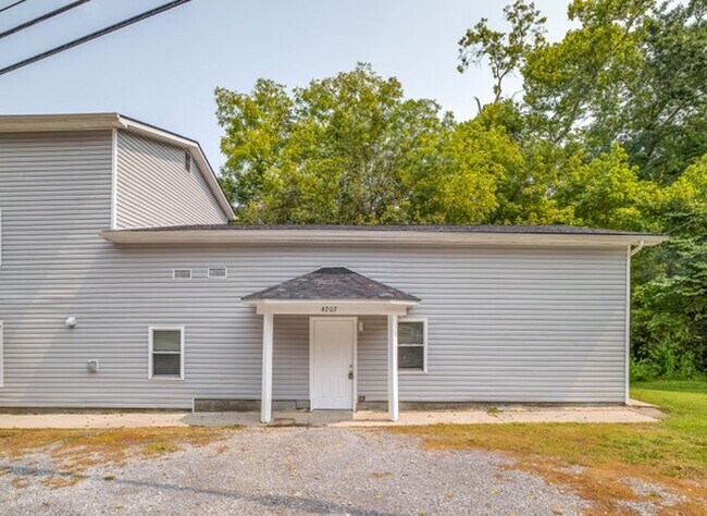 Building Photo - Maryville 37803 - ONE LEVEL BEAUTIFULLY RE...