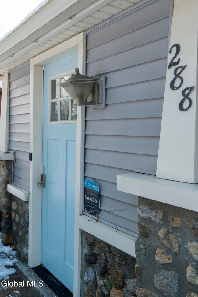 Building Photo - 288 Church St