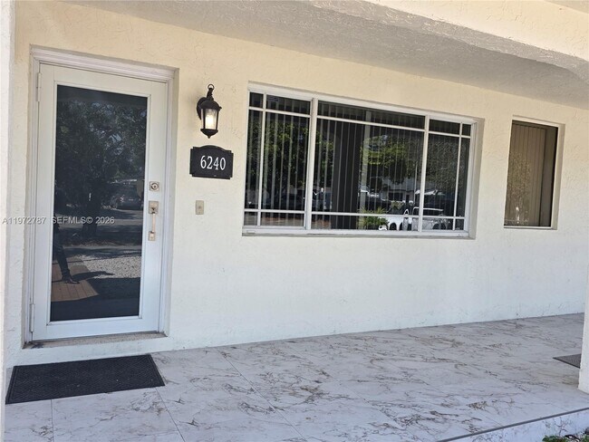 Foto del edificio - 6240 NW 114th St