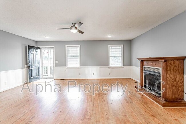 Building Photo - 208 Roscoe Dr