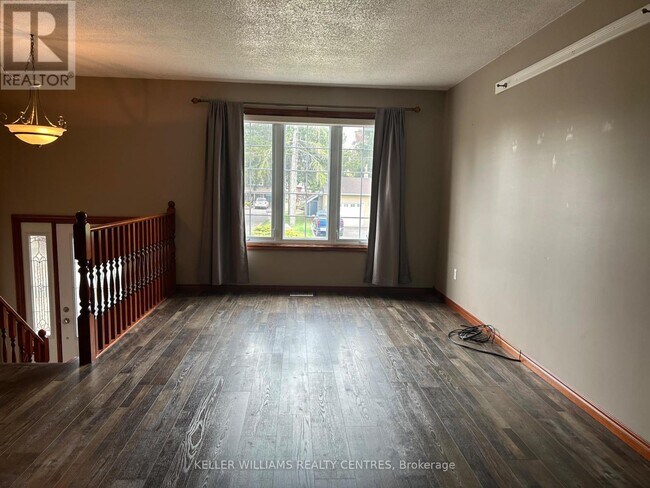Photo du bâtiment - 306 McKellar St