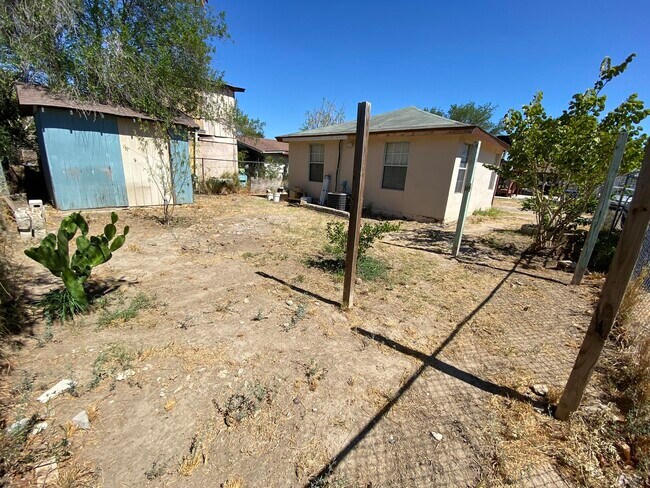 Foto del edificio - 3502 Laredo St