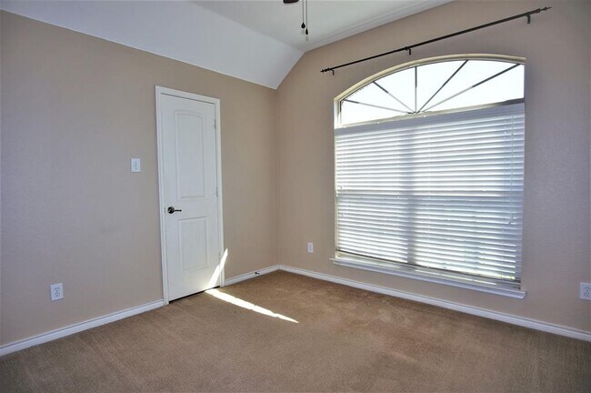 Foto del edificio - 5804 Chuck Wagon Ln