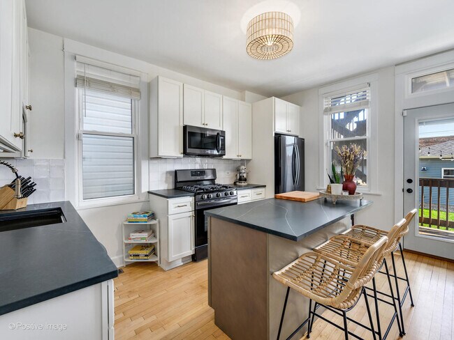 Foto del edificio - 3555 W McLean Ave