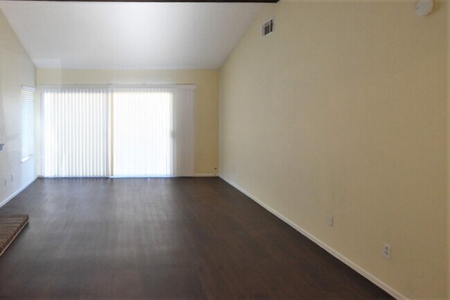 Building Photo - 43355 Vista Circle Dr