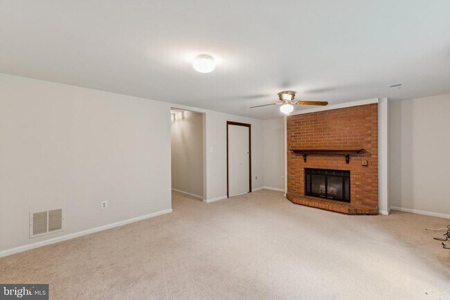 Building Photo - 5858 Langton Dr