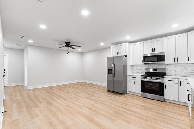 Building Photo - 685 Childs Ave
