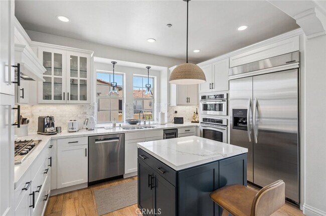 Building Photo - 30 Talmont