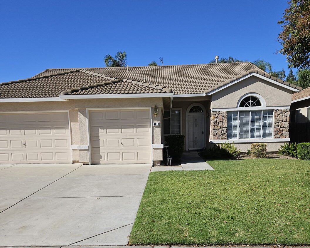 Foto principal - Large 4 Bedroom Home Northeast Modesto