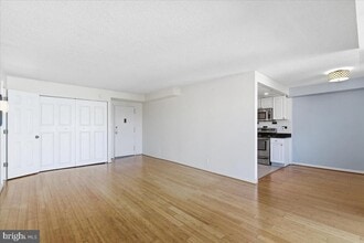 Building Photo - 1401 N Rhodes St