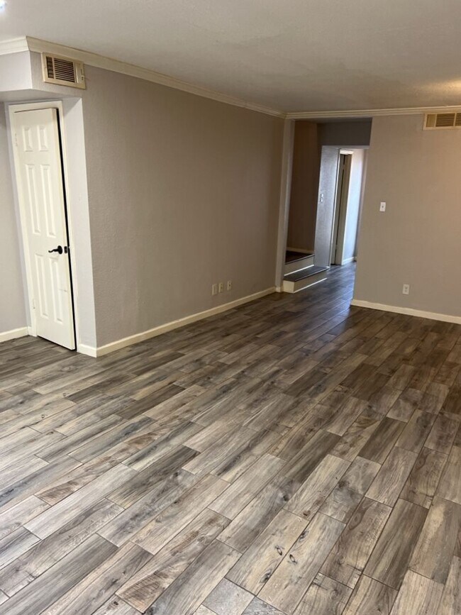 Foto del edificio - 6200 W Tidwell Rd