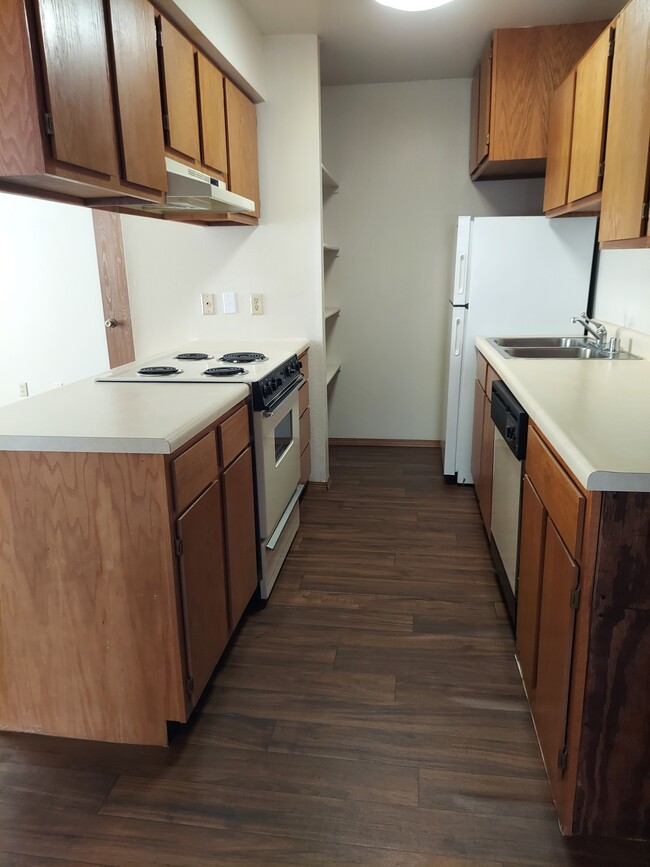 Building Photo - Cedar Creek Village Apartments and Townhomes