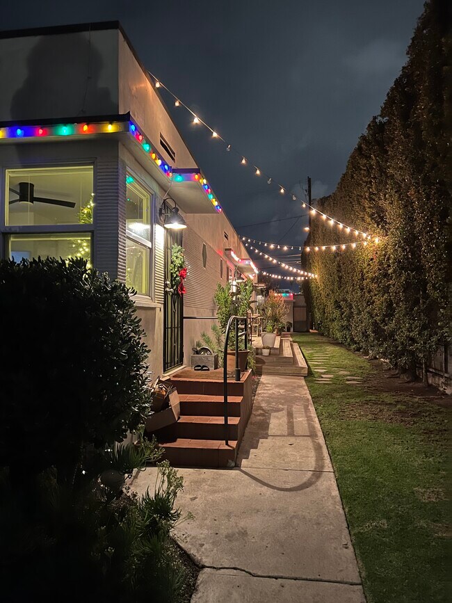 Foto del edificio - 705 Flower Ave