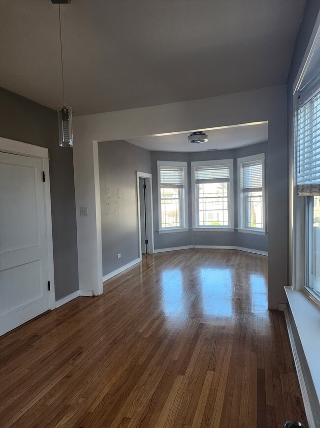 Foto del edificio - 1735 N Pulaski Rd