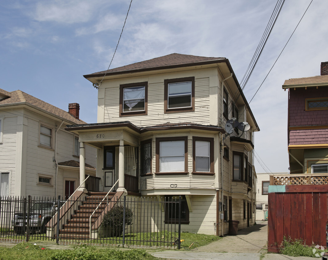 Primary Photo - 680 31st St