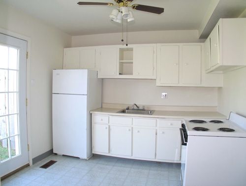 Building Photo - 1100 Oakwood Dr