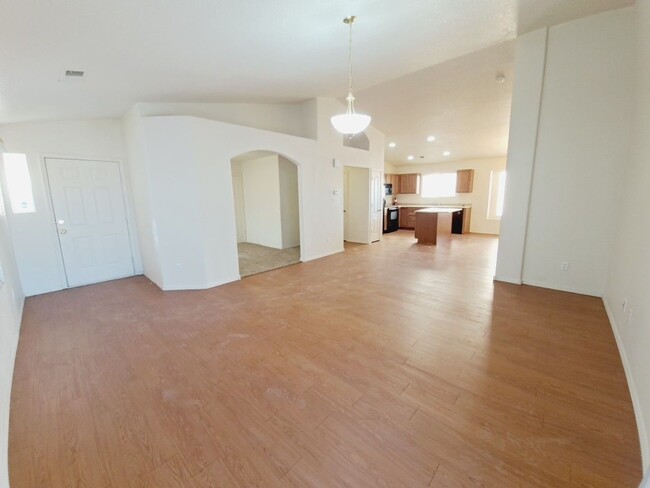Foto del edificio - 3 bed 2 bath home in Huning Ranch!  Move i...