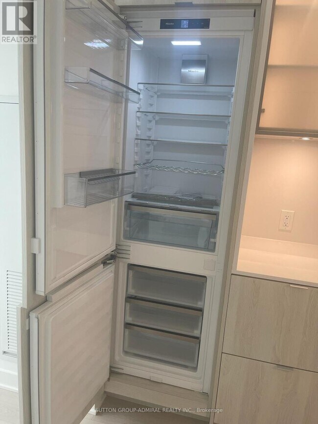 Building Photo - 11 Yorkville Ave