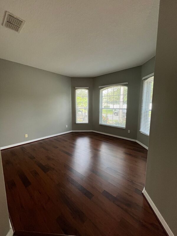 Building Photo - 9009 Oak Commons Way